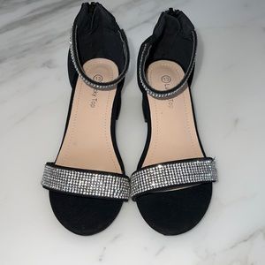 Girls mini heels brand “Lucky Top”